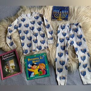 Size 4 Organic Cotton Hanna Andersson Menorah Pajama Set with Hanukkah books